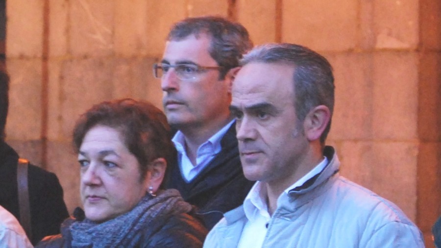 Elgoibar denuncia la imposición de la bandera española con un acto ciudadano de respaldo a la Ikurriña Elgoibar denuncia la imposición de la bandera española con un acto ciudadano de respaldo a la Ikurriña