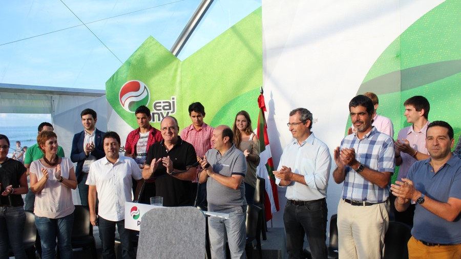 Herriari krisitk ateratzen lagunduko dion “erakundeen egonkortasunerako akordio bat” eskaini die Ortuzarrek euskal alderdi politikoei