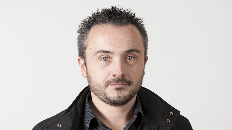 ¿Por qué Larraitz Ugarte no ejecuta la partida económica presupuestaria para Carlos I?