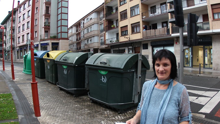 Andoaingo EAJ-PNVk herritarren kexak bere eginez, Eskola kalea eta Txistoki bidegurutzean kokaturiko edukiontziak kentzeko eskatu du
