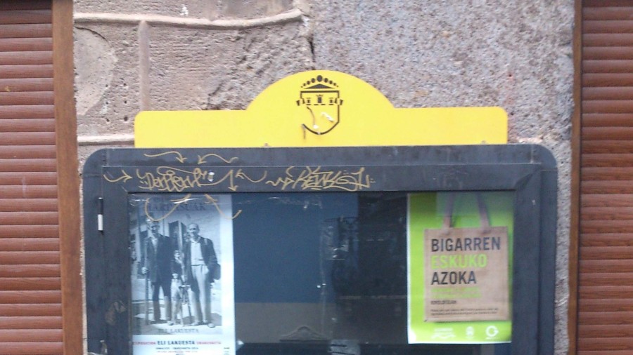 Soraluzeko EAJk dio udala “entzungor” egiten dela iragarki taulak ipintzeko eskariaren aurrean