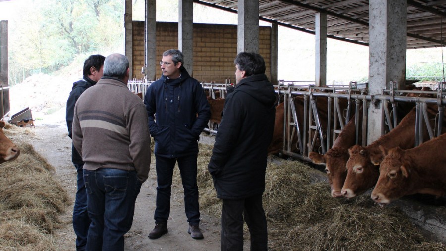 Bilduk ideologia-irizpideak baztertu eta baserritarrak errespetatu behar ditu