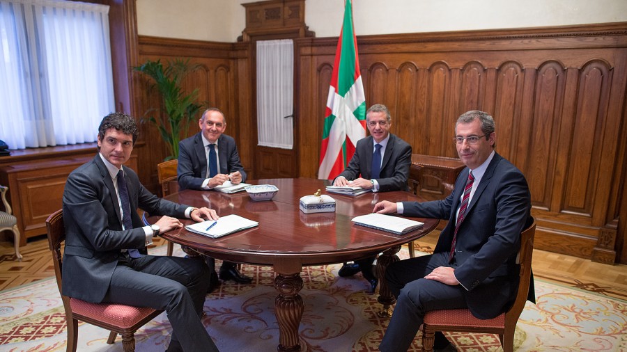 Primera reunión para abordar conjuntamente la recuperación económica y los desafíos de Euskadi