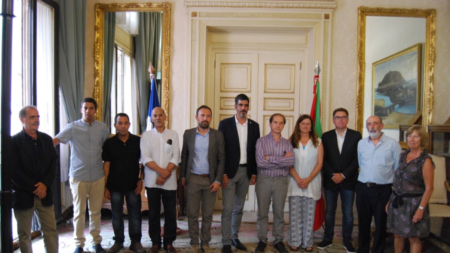 Eneko Goia recibe a representantes saharauis defensores de los derechos humanos