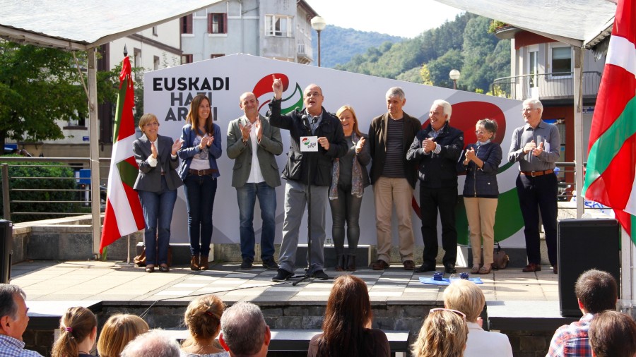 Marko berria lortzeko Herri honetan sinesten dugunok, Euskal Herria existitzen dela esaten dugunok  eta erabakitzeko berezko eskubidea  duela esaten dugunok, gutxieneko adostasuna lortu behar dugu