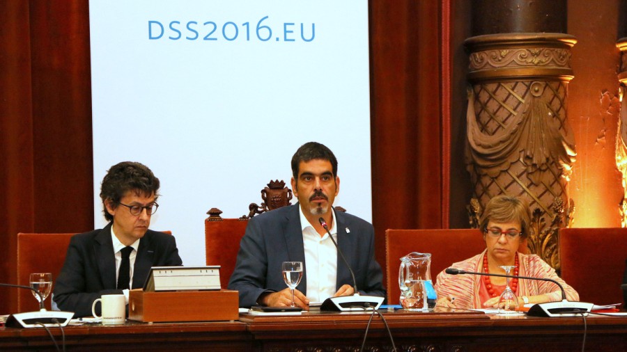 Eneko Goia dirigiendo el pleno