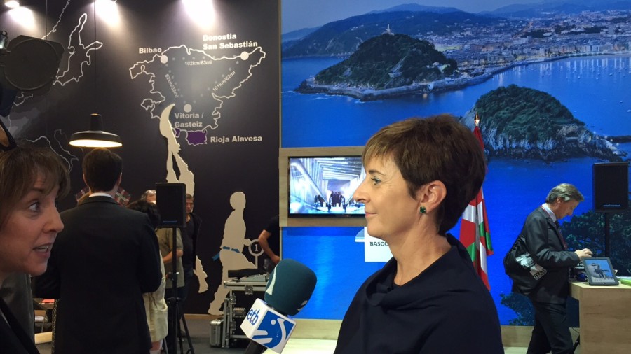 Arantxa Tapia inaugura el stand turístico de Euskadi en la feria WTM de Londres