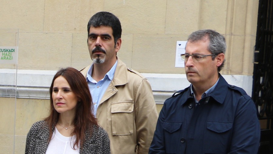 Donostiako Udalak eta Gipuzkoako Foru Aldundiak ariseko erasoak gaitzetsi eta biktimei eta Frantziako herritarrei elkartasuna adierazi diete