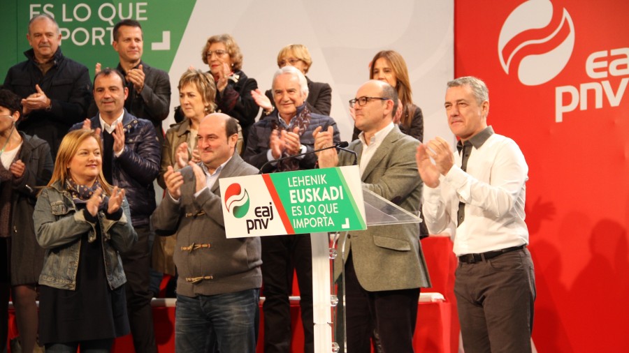 Urkullu invita a la ciudadanía vasca a que, antes de votar el 20-D, se pregunte “quién va a defender los intereses de Euskadi en Madrid”