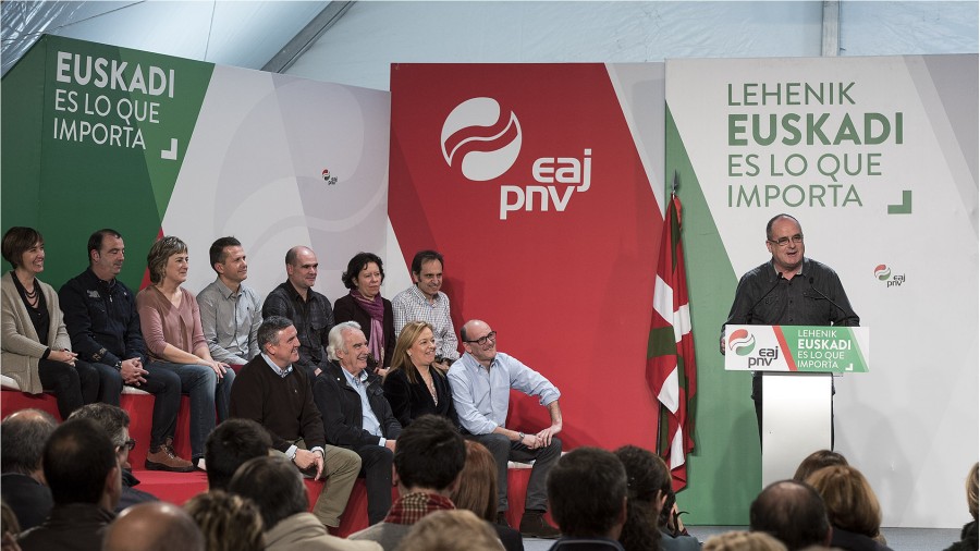 “La estrategia de este país  se decide en las instituciones vascas, de la mano de la ciudadanía vasca”, subraya Egibar