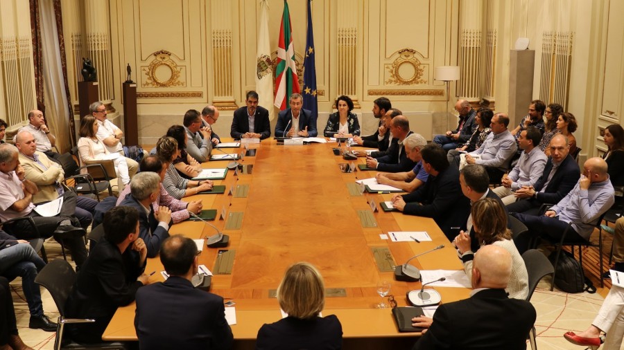 La Diputación y las Agencias de Desarrollo han firmado por primera vez un convenio para el impulso económico del territorio 