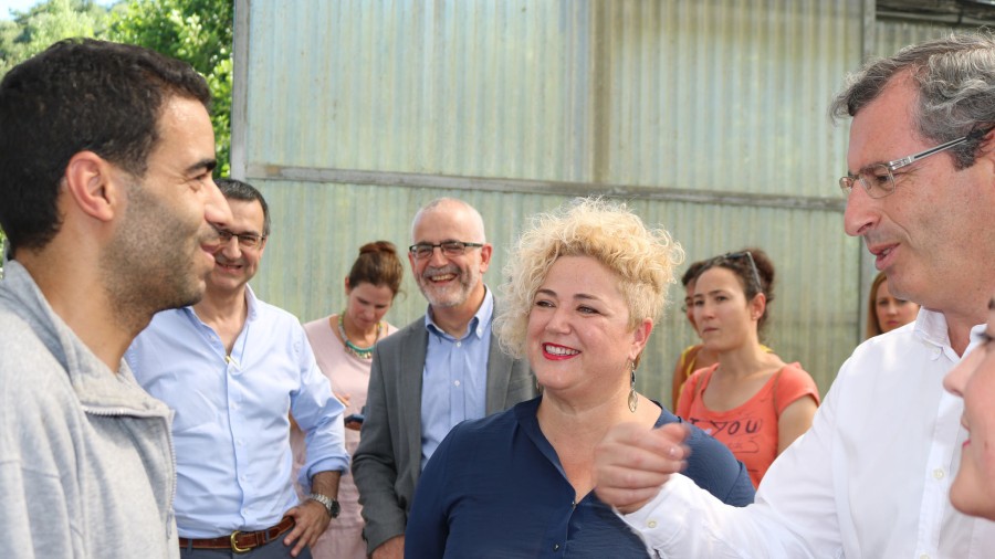 El diputado general, Markel Olano, y Maite Peña han visitado el programa pre-laboral Landuz  