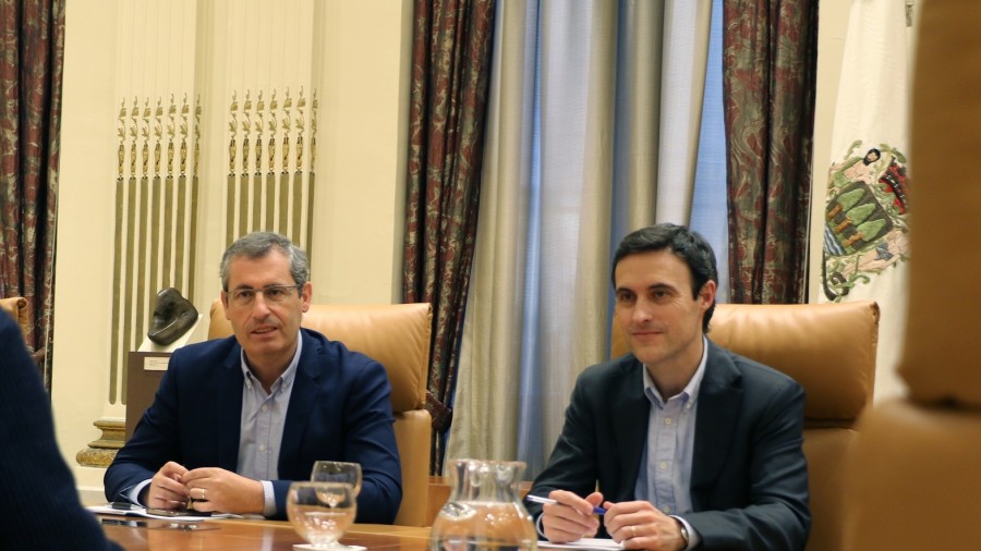 Jarrera “irekiarekin” ekin dio Aldundiak batzarkide taldeen bilera sortari, foru aurrekontuak adosteko