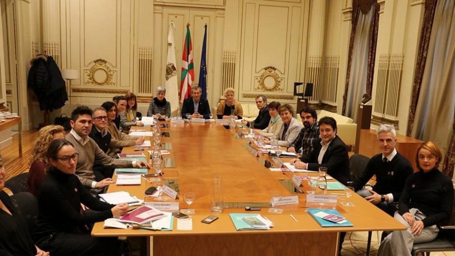 Indarkeria matxistaren aurkako protokolo instituzional aitzindari bat aurkeztu du Aldundiak 