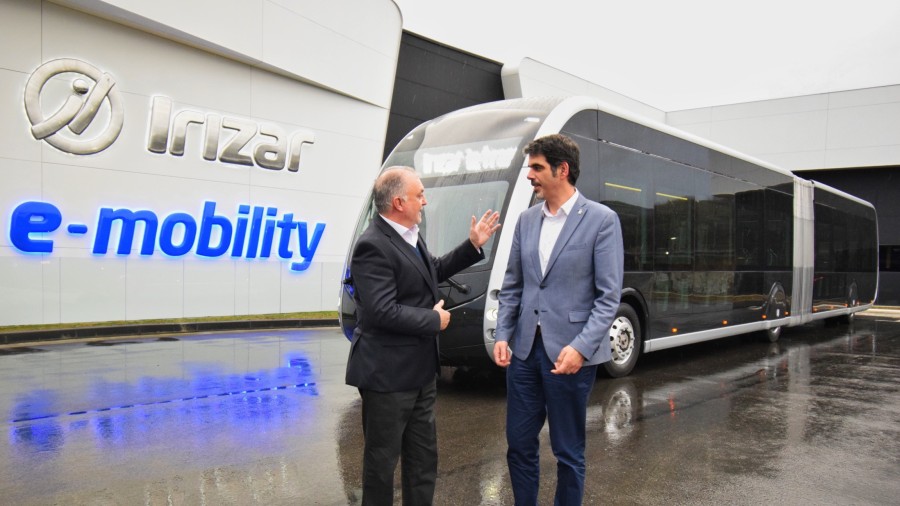 Donostiak 28 linean probatuko du Irizarren lehen autobus %100 elektriko artikulatua 