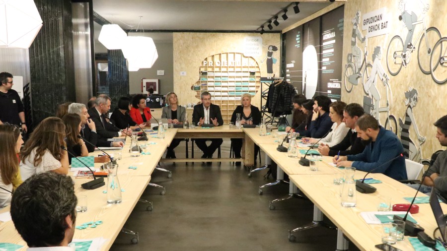 Foru Aldundiak milioi bat euro bideratuko ditu Adinberri diru laguntzak jasoko dituzten 15 proiekturako Foru Aldundiak milioi bat euro bideratuko ditu Adinberri diru laguntzak jasoko dituzten 15 proiekturako