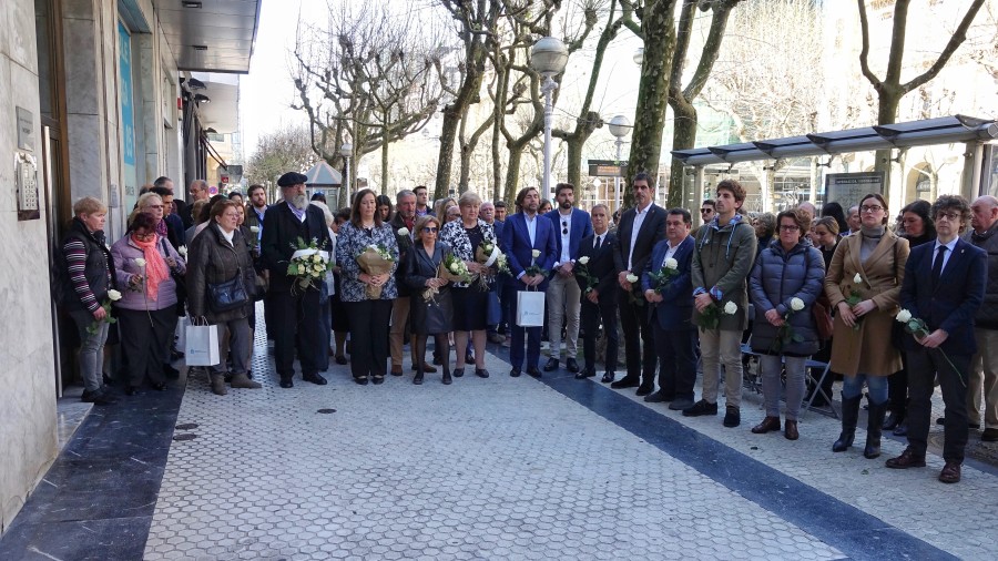 San Sebastián honra la memoria de cuatro personas asesinadas por ETA en 1976
