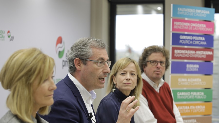 Es el momento de dar un nuevo salto hacia la economía del futuro y la cohesión social Es el momento de dar un nuevo salto hacia la economía del futuro y la cohesión social