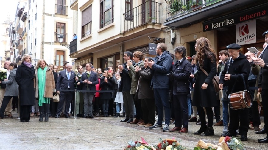 El Ayuntamiento de Donostia ha colocado una placa en homenaje a Gregorio Ordoñez