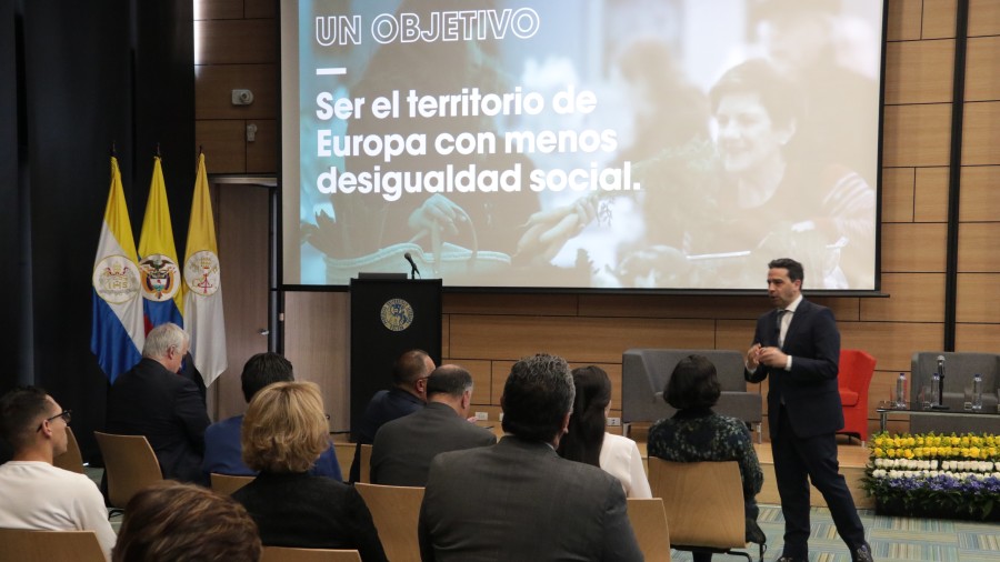 La Diputación presenta su modelo de gobernanza colaborativa en la Universidad Javeriana La Diputación presenta su modelo de gobernanza colaborativa en la Universidad Javeriana