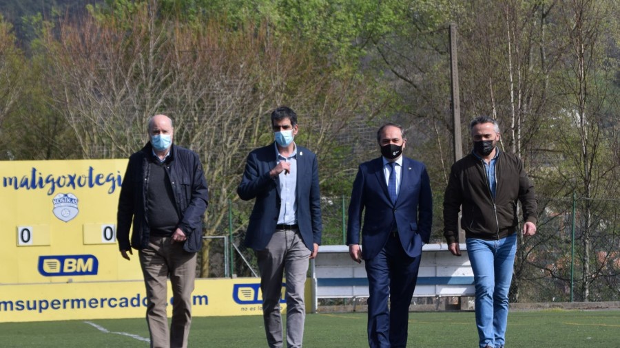 Ayuntamiento y Real Sociedad firman un convenio para renovar los campos de Matigoxotegi y Cesar Benito