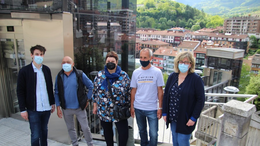 Urazandi auzoko bi igogailu publikoak, erabilgarri