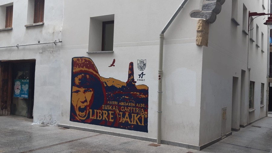 EAJ-PNV de Hernani denuncia el nuevo ‘mural’ político que EH Bildu no borra de la fachada de una casa del Kaxko EAJ-PNV de Hernani denuncia el nuevo ‘mural’ político que EH Bildu no borra de la fachada de una casa del Kaxko