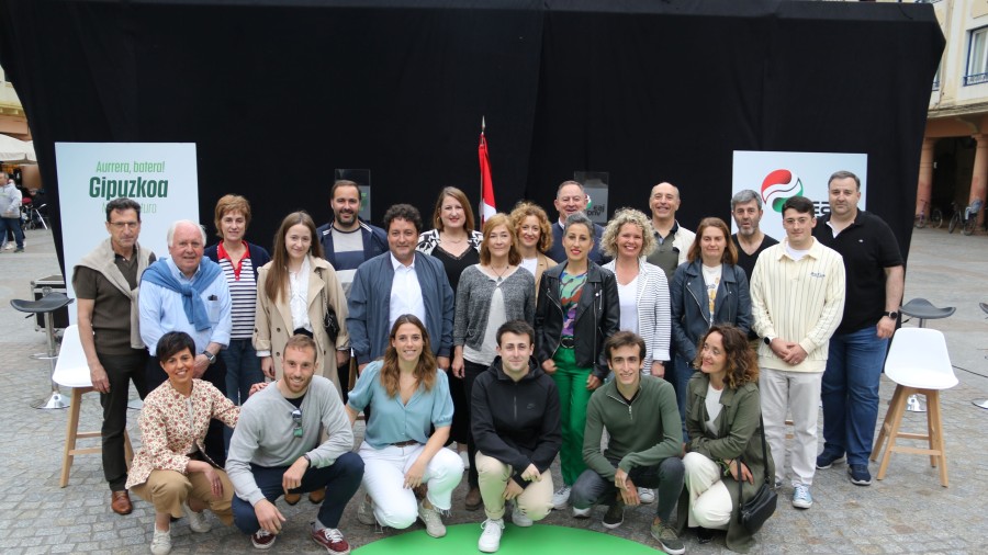 La juventud pisa fuerte en la lista electoral del PNV de Zarautz