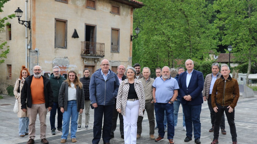 Hautagaitza sendoa osatu du Ataungo EAJ-PNVk, esperientzia eta ilusio handiko gizon-emakumeekin