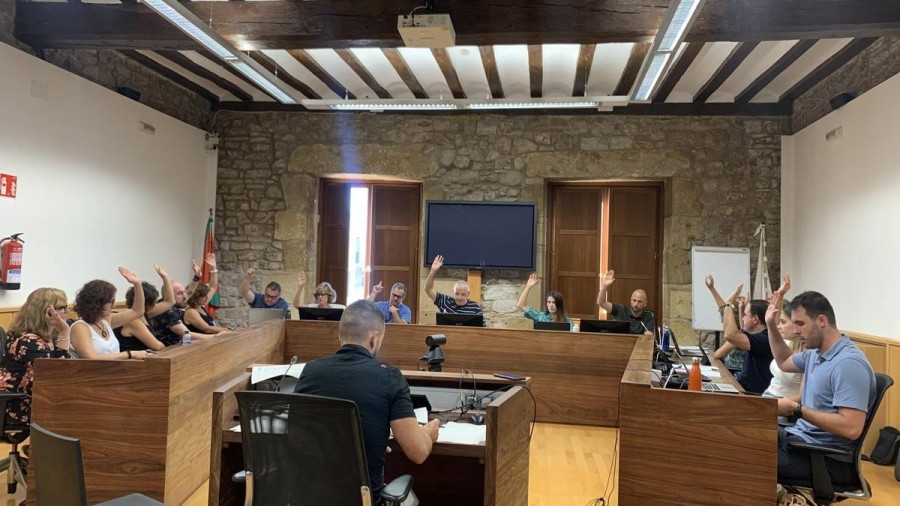 El grupo municipal EAJ-PNV votó la abstención en la votación de las Tasas y Ordenanzas para 2024 en el Pleno celebrado el pasado jueves.