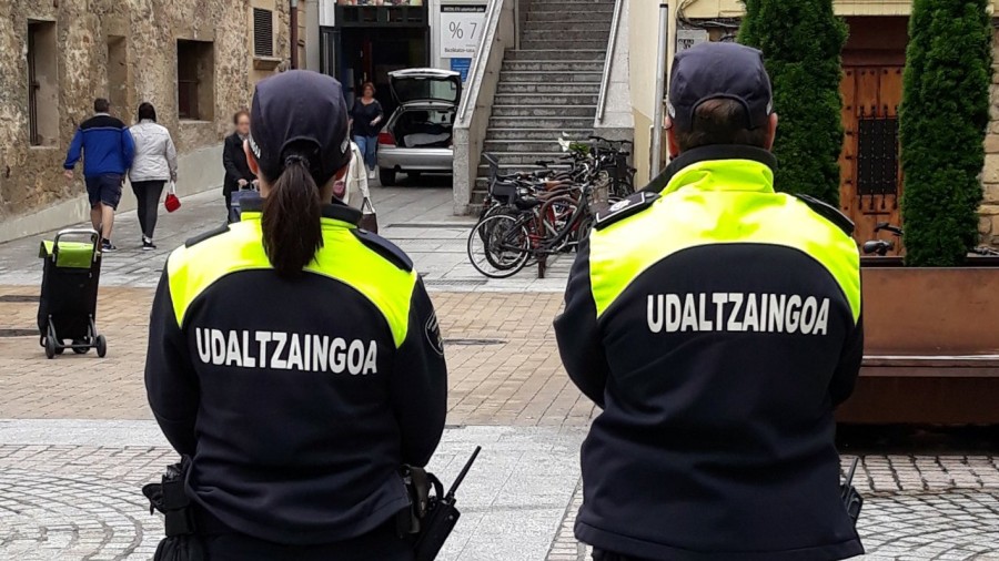 Uso político de EH Bildu en la oferta conjunta de empleo de los policías locales Uso político de EH Bildu en la oferta conjunta de empleo de los policías locales
