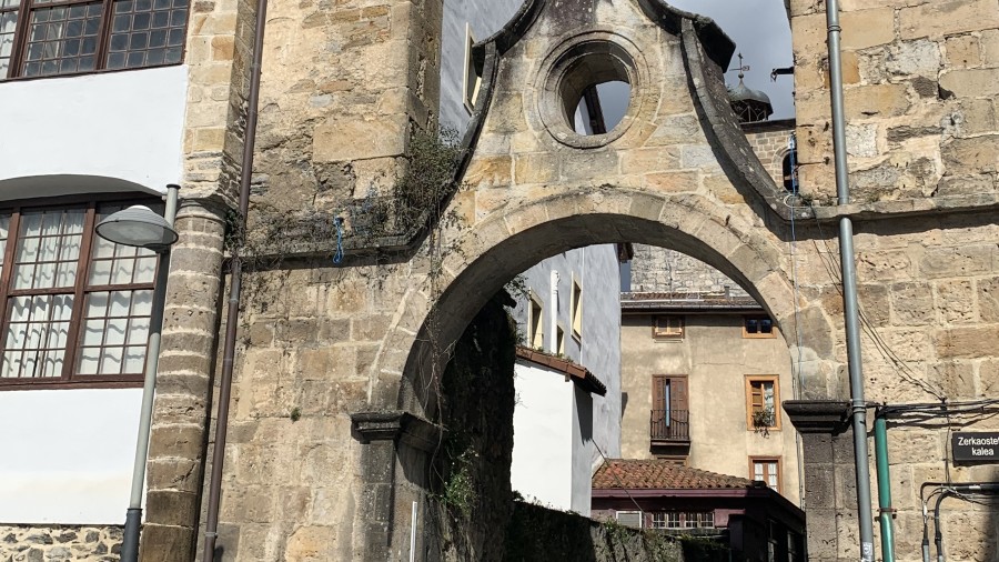 EAJ-PNV Arrasate propone un plan integral para restaurar las tres puertas históricas del municipio EAJ-PNV Arrasate propone un plan integral para restaurar las tres puertas históricas del municipio