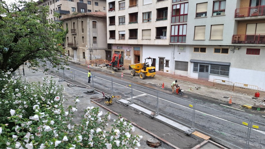 Urnietako EAJ-PNV Idiazabal kalearen bulebarizazioa bultzatzen ari da herritarren bizi-kalitatea hobetzeko Urnietako EAJ-PNV Idiazabal kalearen bulebarizazioa bultzatzen ari da herritarren bizi-kalitatea hobetzeko