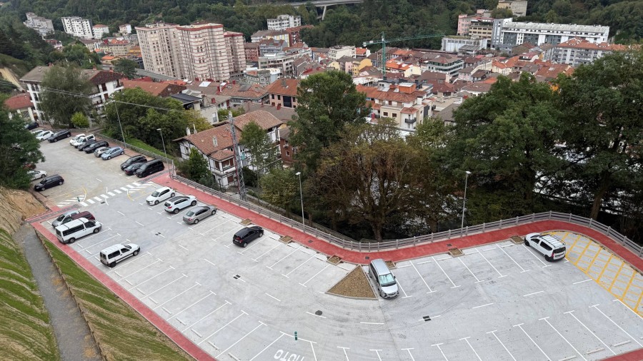 Eibarko EAJ-PNV k auzoetako aparkalekuen aldeko apustuari eutsi dio Eibarko EAJ-PNV k auzoetako aparkalekuen aldeko apustuari eutsi dio