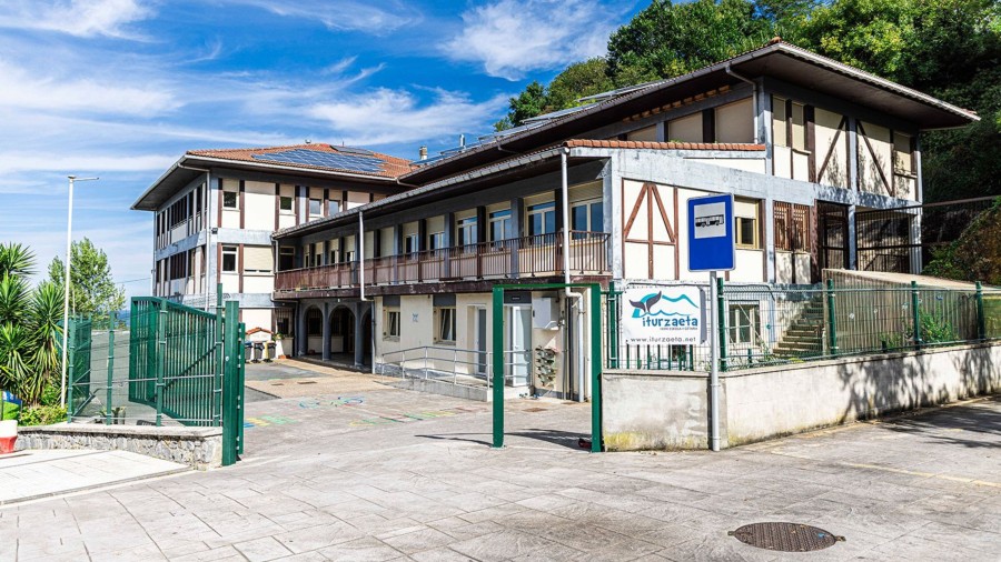 El PNV de Getaria exige al Ayuntamiento que actúe de inmediato ante el grave deterioro de la fachada de la escuela El PNV de Getaria exige al Ayuntamiento que actúe de inmediato ante el grave deterioro de la fachada de la escuela