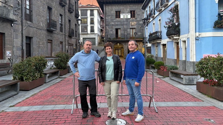 Soraluzeko EAJ-PNVk Udal Gobernuaren utzikeria salatu du Hirigune Historikoko piboten egoera txarraren aurrean eta udalerrirako sarbideetan segurtasun kamerak falta direlako