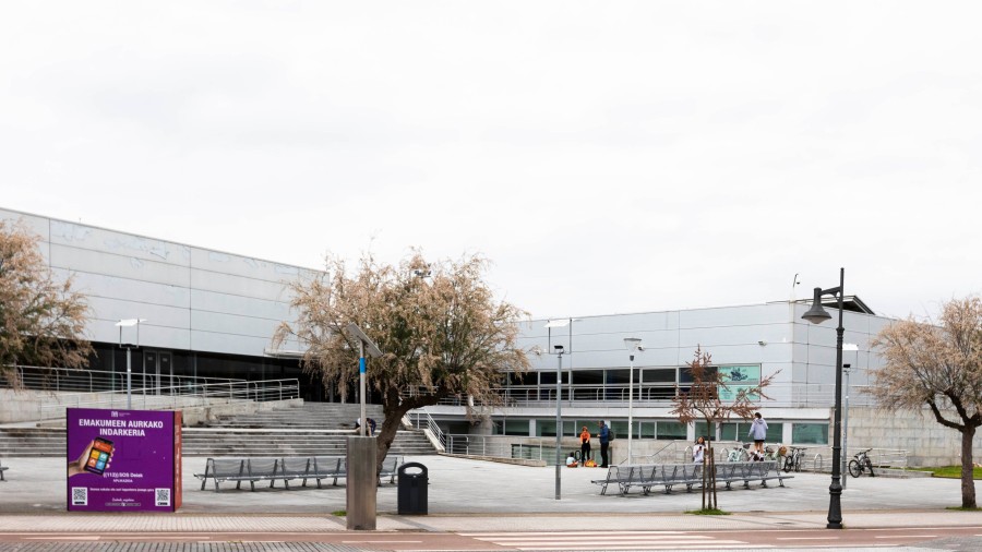 Hogeita hamar hilabeteko gobernua eta kiroldegirako irtenbiderik ez: EAJ-PNVk Abotsanitzen utzikeria salatu du