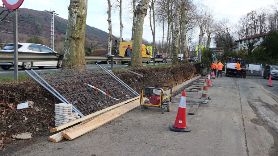 Gipuzkoako Foru Aldundiak lanean jarraitzen du Gaintxurizketatik Lanbarrenera oinezkoentzako eta txirrindularientzako ibilbidea osatzeko lanetan