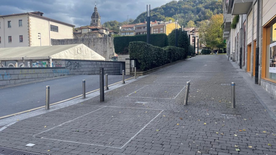 EAJ-PNV de Bergara emplaza al Alcalde a que el ayuntamiento replantee la entrada a los garajes de la casa de novedades antes de conceder la licencia de construcción en febrero