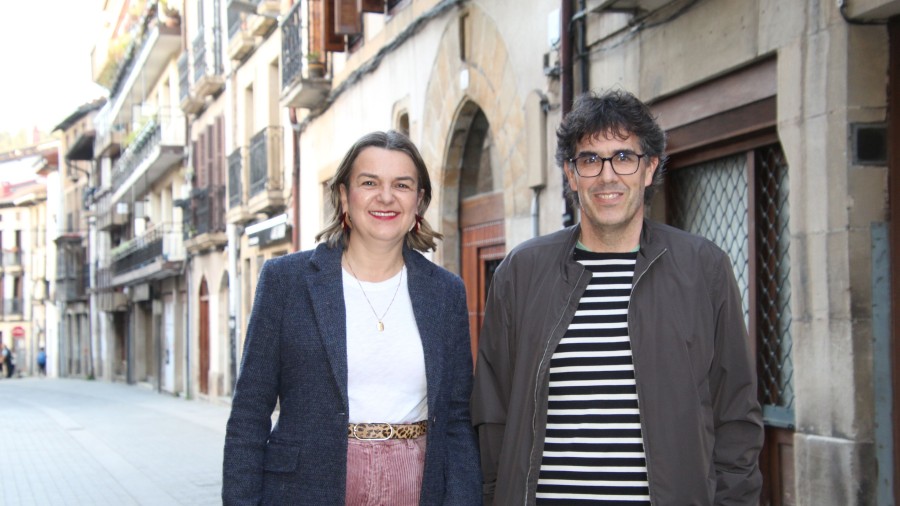 EAJ-PNVk Basterretxearen eskultura eta San Martin ermitaren mantenu falta salatu du