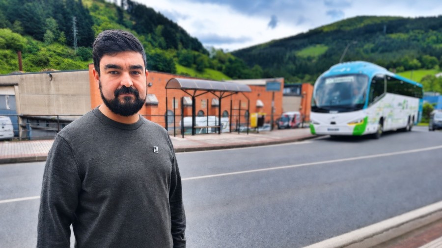 El alcalde de Legazpi, Eric Galvez, reclama aumentar los servicios directos de la línea GO07 para garantizar un transporte fiable y sin esperas