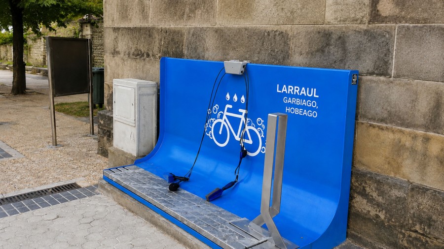 EAJ-PNV Larraul propone instalar un aparcabicicletas y un punto de limpieza para bicicletas