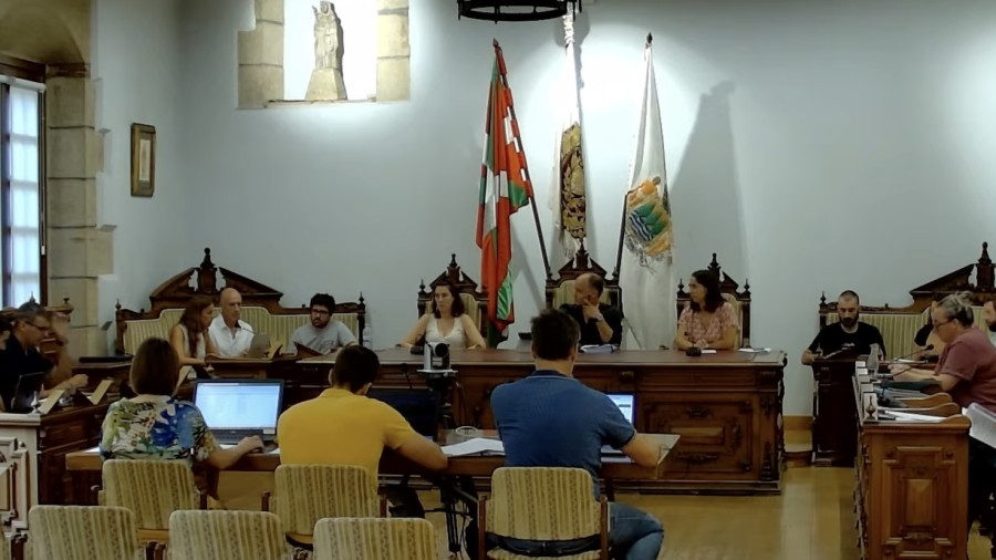 EAJ-PNVk Abotsanitz ispiluaren aurrean jarri du: “Lehen eskandalu zena, orain kudeatzeko zailtasunak dira”