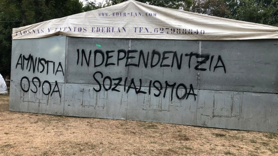 EAJ-PNV Eibarrek Arrateko txosnen aurkako erasoak salatu ditu eta ohartarazi du “Intolerantzia politikoak Eibarren lekurik ez duela”