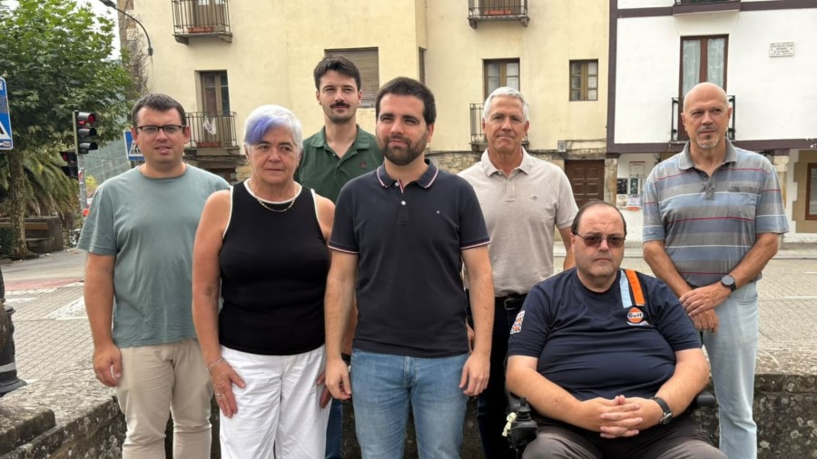 Debagoienako EAJ-PNVk Elgeta eta Antzuolatik Arrasateko Ospitalera autobus lotura zuzenak, hiriburuekiko maiztasun gehiago eta Oñatirako irteera eta iritsiera gehiago eskatu ditu