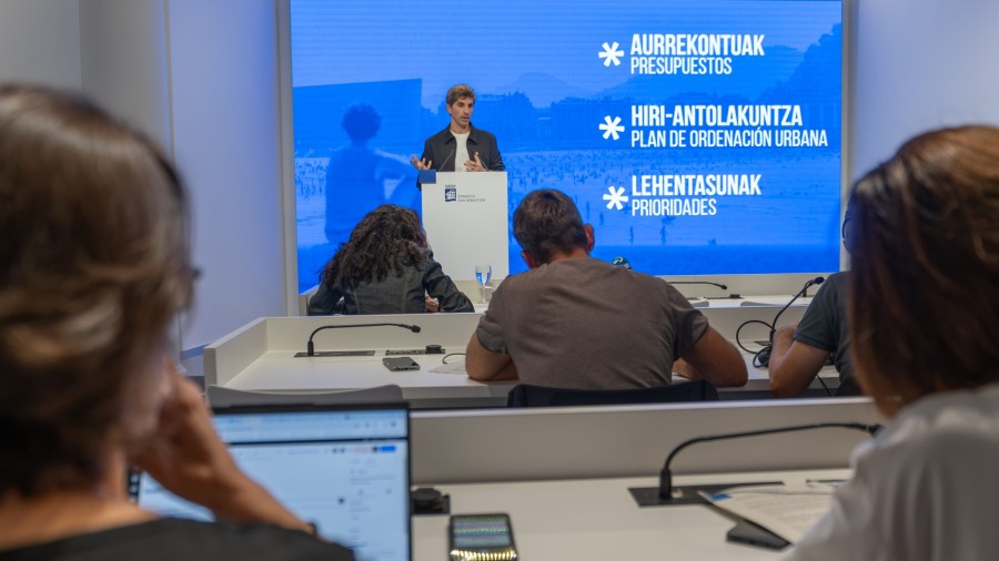Jon Insausti asegura que Donostia ya ha acelerado el diseño de su futuro y llama a no despistarse por el “ruido electoral”